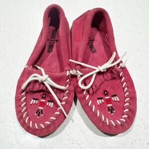 Minnetonka Kids' Thunderbird II moccasin in hot pink suede Size 1